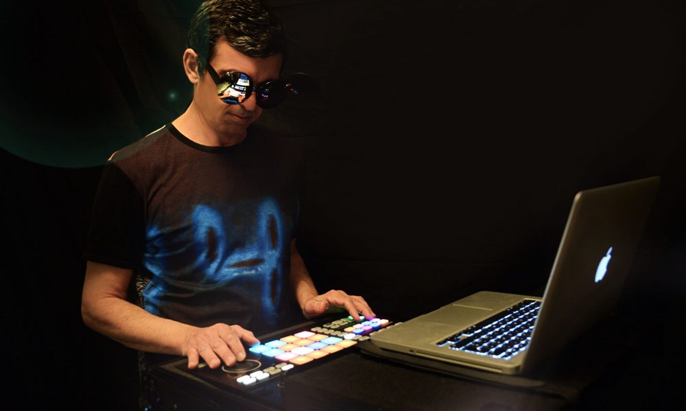 DISCOVERY SARDINIA RADIO SPECIAL W / ROLAND AGAINST THE MACHINE LIVE