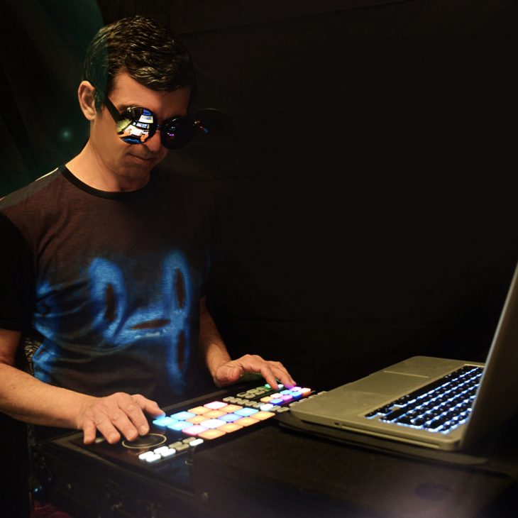 DISCOVERY SARDINIA RADIO SPECIAL W / ROLAND AGAINST THE MACHINE LIVE